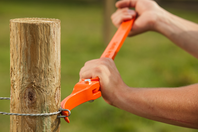 Post Wire Stretcher